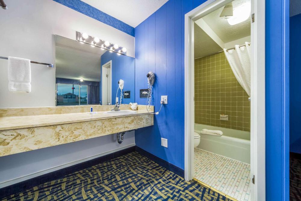 One Bedroom King Suite with Sofa Bed - Non-Smoking interior